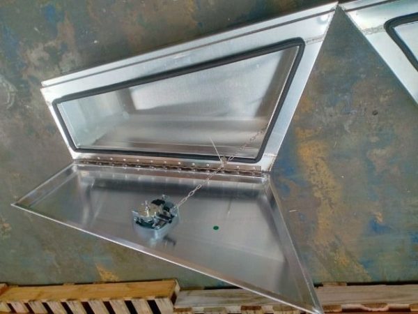 950x200x440mm Flat Sheet Tapered Under Tray Tool Box - Image 2
