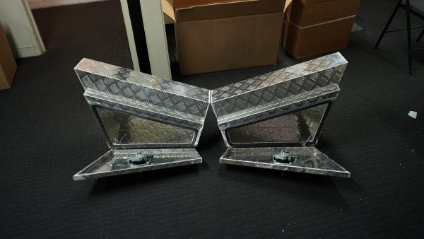 900x230x440mm Checker Plate Tapered Under Tray Tool Box - Image 2