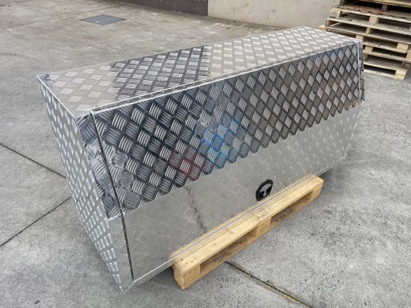 1800x600x850mm Checker Plate Full Door Aluminium Ute Toolbox - Image 3