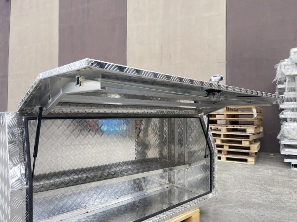 1800x600x850mm Checker Plate Full Door Aluminium Ute Toolbox - Image 4