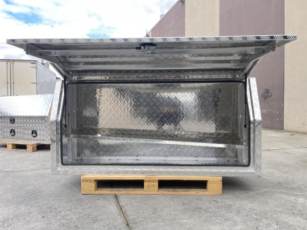 1800x600x850mm Checker Plate Full Door Aluminium Ute Toolbox - Image 5