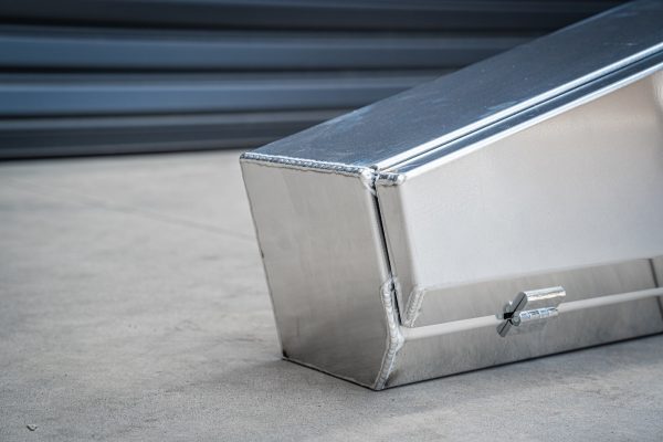 1008mm Double Tapered Under Tray Tool Box - Image 5