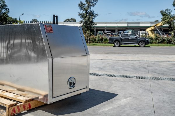 600mm Flat Plate Aluminium Ute Canopy - Image 4