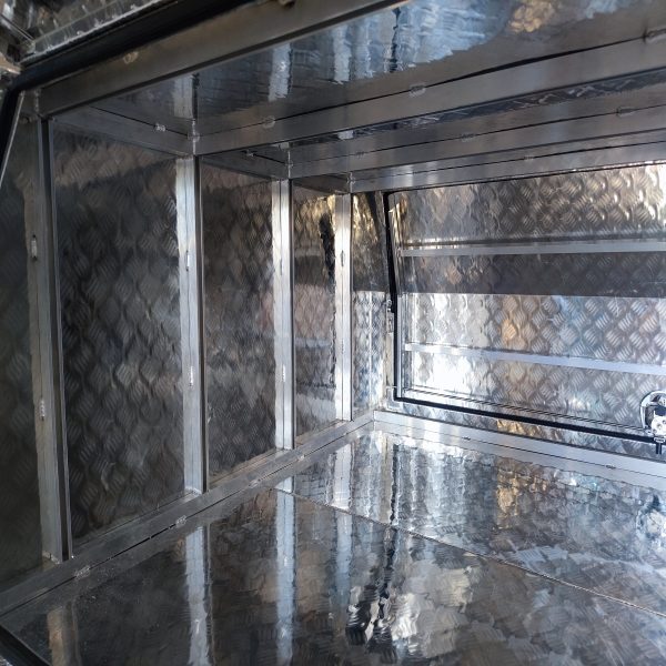 2400mm Single Cab Checker Plate Aluminium Canopy - Image 4