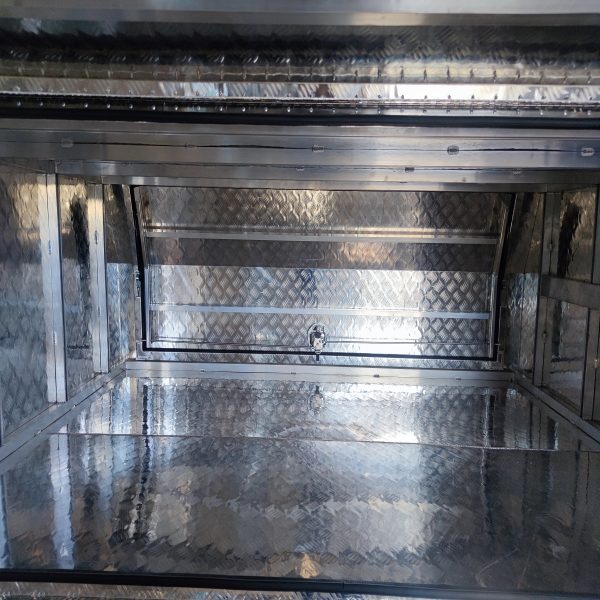 2400mm Single Cab Checker Plate Aluminium Canopy - Image 5