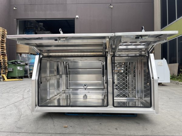 1600mm Flat Aluminium Canopy With Full Dog Box Section - Image 2