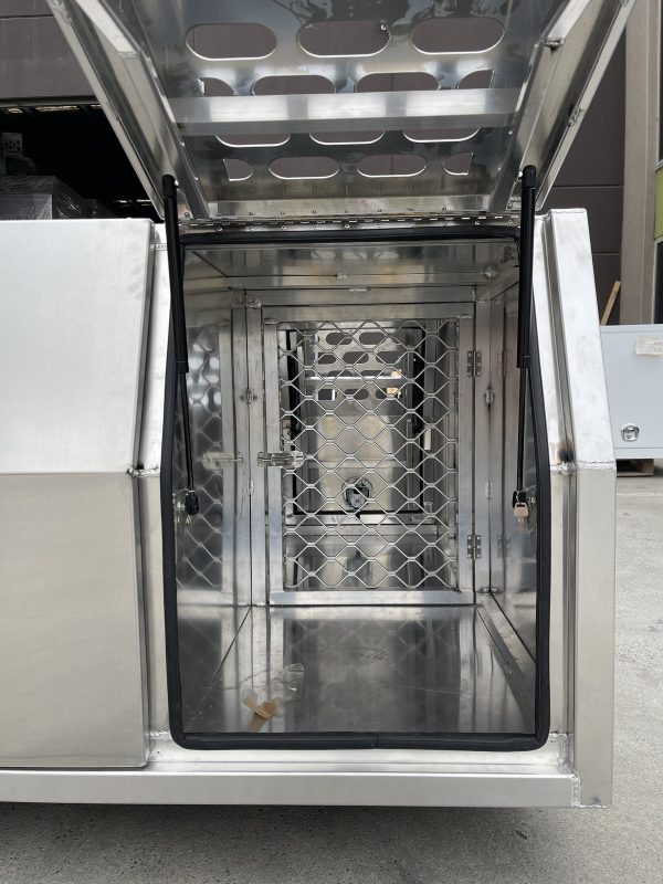 1600mm Flat Aluminium Canopy With Full Dog Box Section - Image 3