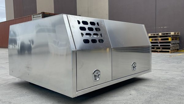 1600mm Flat Aluminium Canopy With Full Dog Box Section - Image 4