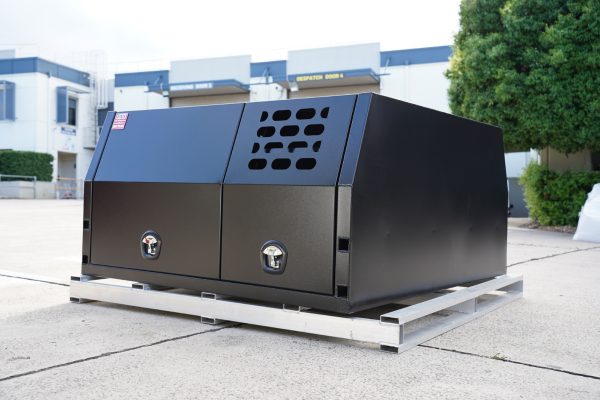 Black 1600mm Aluminium Canopy With Full Dog Box - Image 3