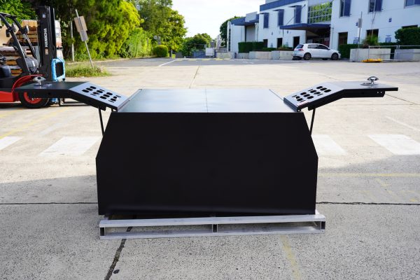 Black 1600mm Aluminium Canopy With Full Dog Box - Image 4
