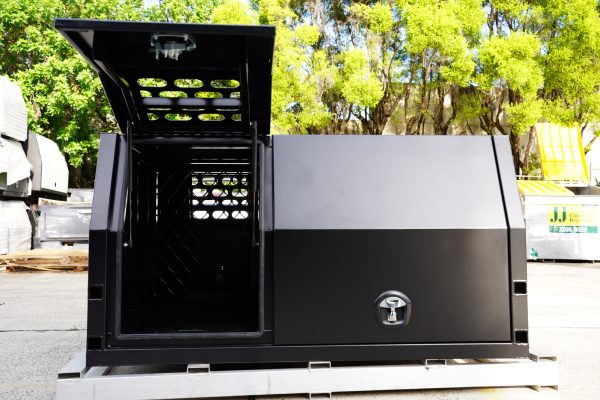 Black 1600mm Aluminium Canopy With Full Dog Box - Image 5