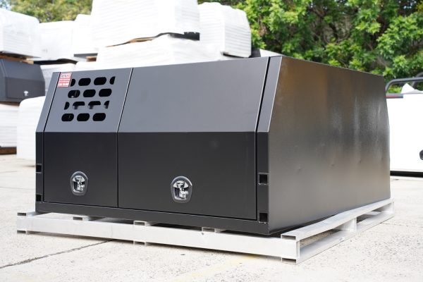 Black 1600mm Aluminium Canopy With Full Dog Box