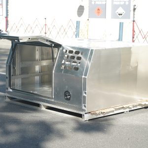 1800mm Aluminium Canopy With Full Dog Box - Image 2