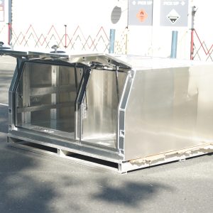 1800mm Aluminium Canopy With Full Dog Box - Image 3