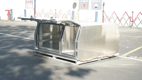 1800mm Aluminium Canopy With Full Dog Box - Image 3