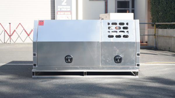1800mm Aluminium Canopy With Full Dog Box - Image 5